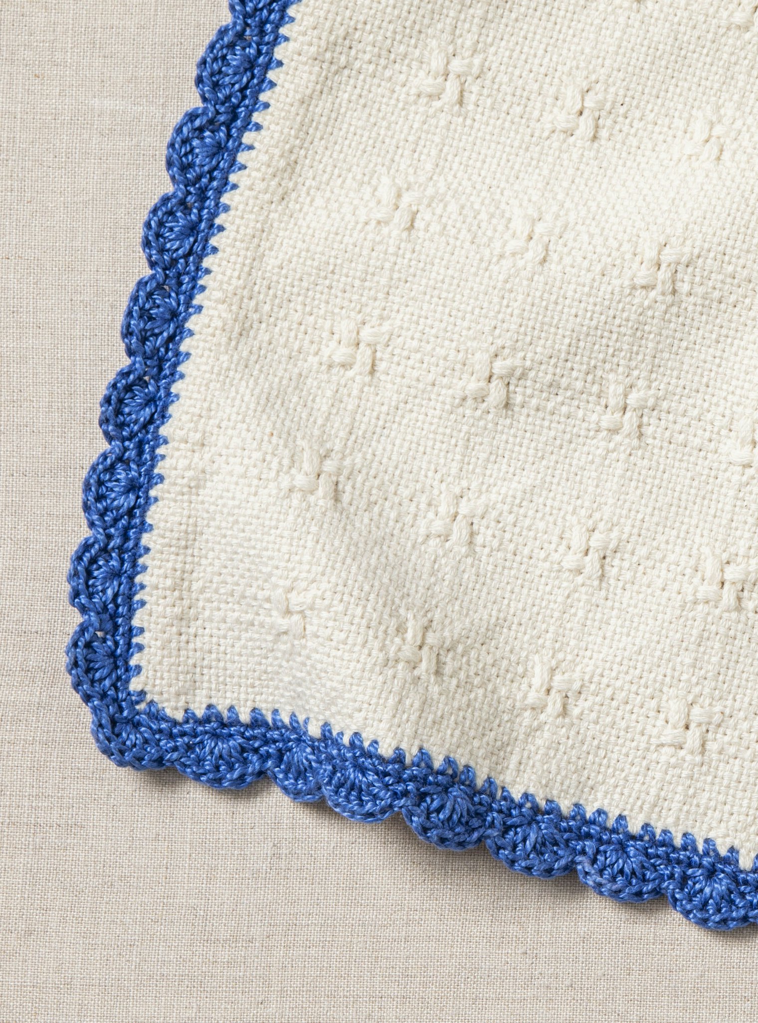 Use the shell stitch to create a decorative border and add more pizzazz; instructions below.