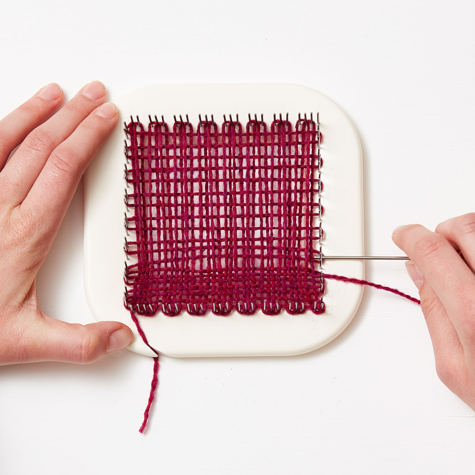 Learn how to weave on a 3-pin-style pin loom with this tutorial.