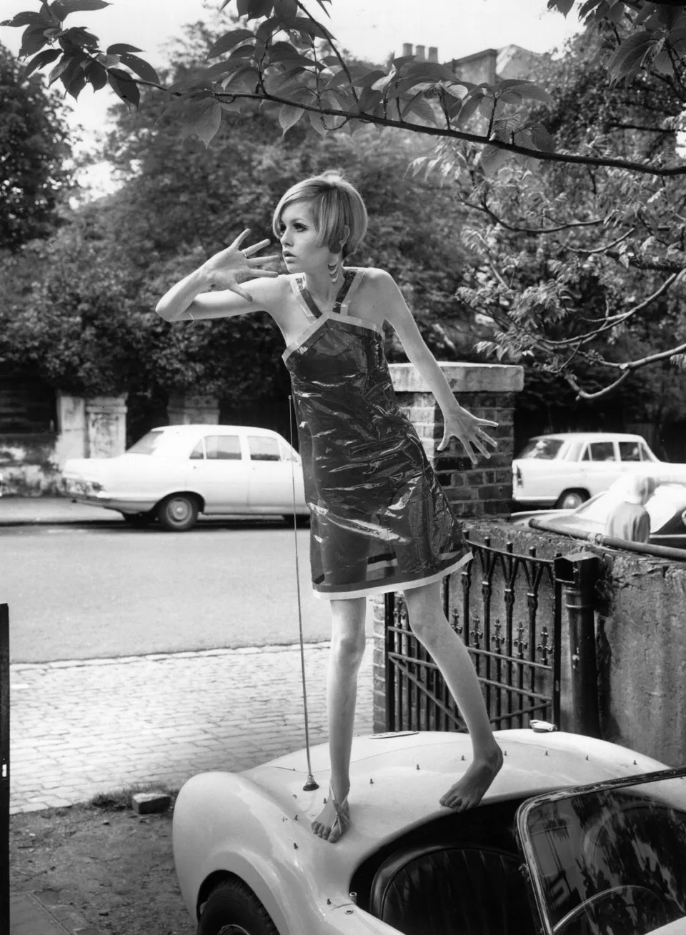 A Celebration Of Twiggy s Most Iconic Style Moments Twiggy Fashion a-celebration-of-twiggy-s-most-iconic-style-moments-twiggy-fashion