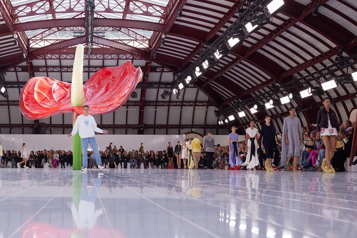 9 Spring/Summer 2023 Runway Fashion Trends – Versace Fendi Prada Dior ...