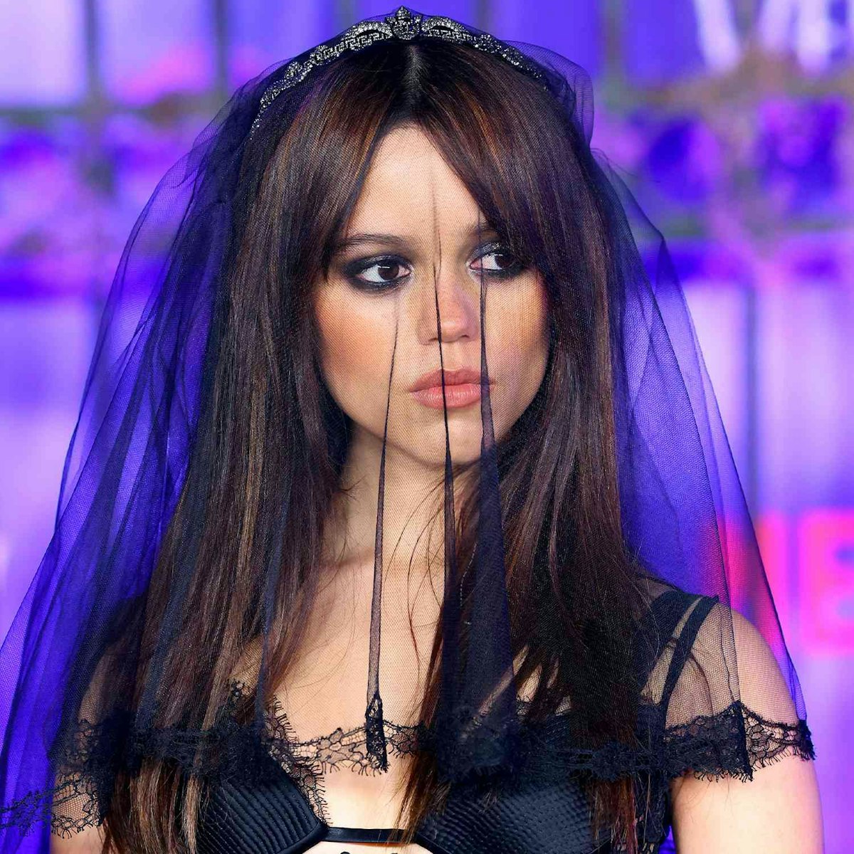 Who is Jenna Ortega (and how can we look like her)?