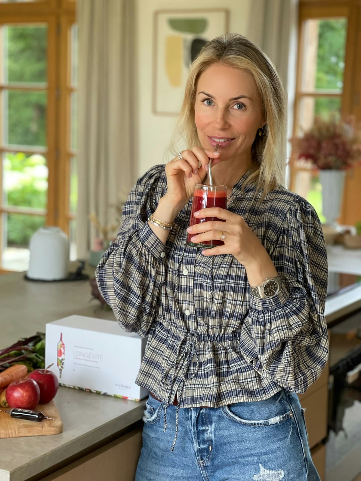 What drink can keep our skin young?