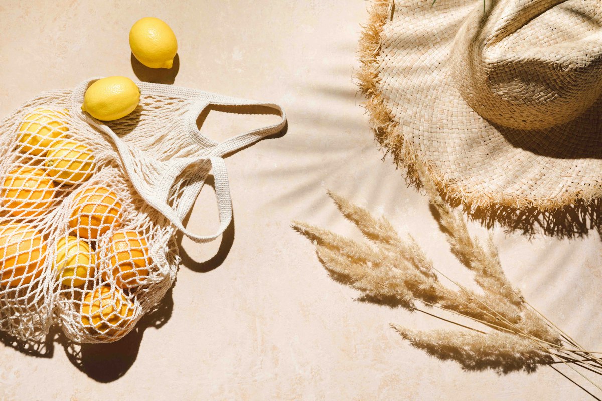 Lemon Squeeze: Your Tasty Solution to Water Retention
