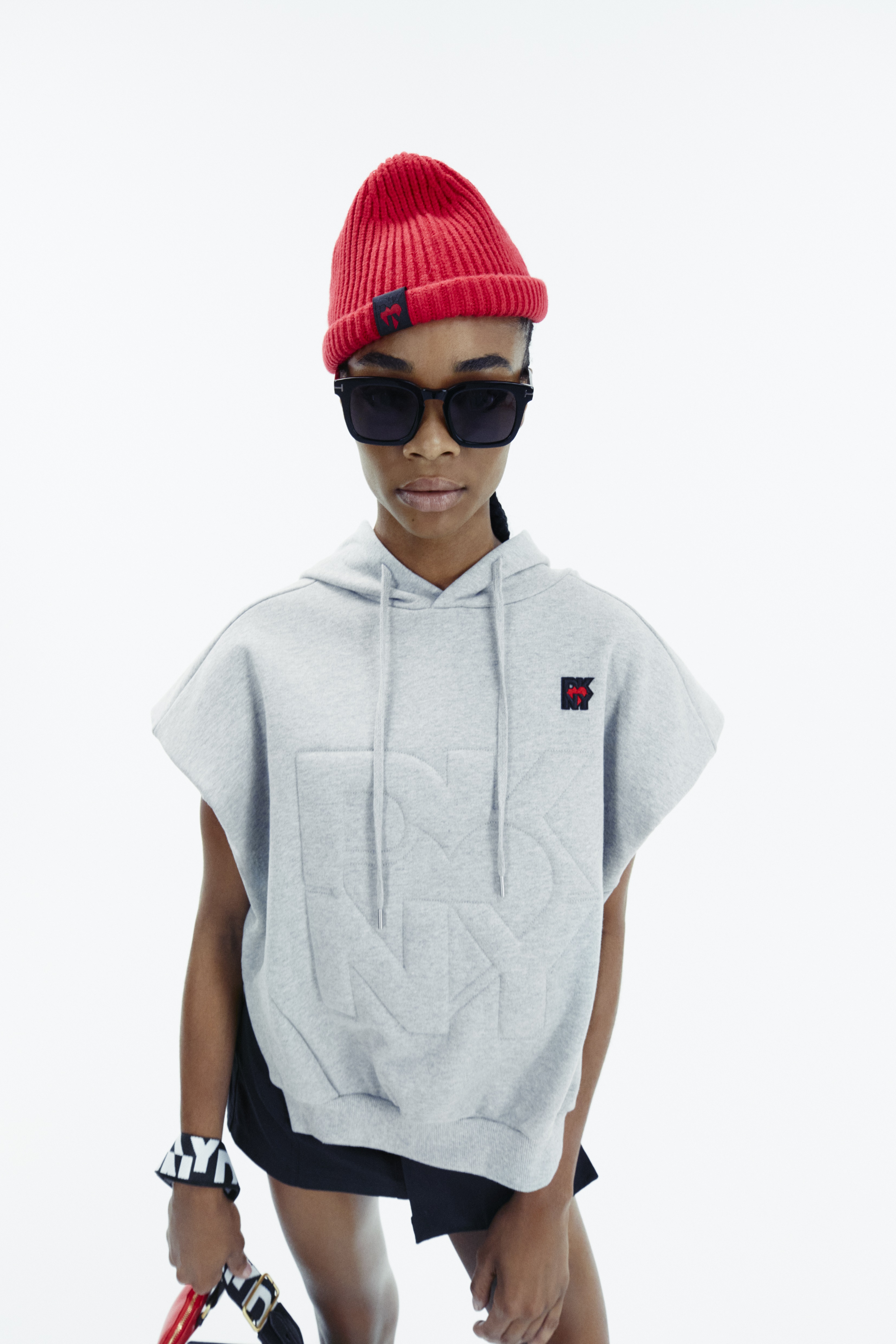 1714543947-1714487434-17-dkny-