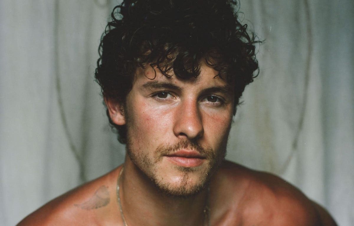 Shawn Mendes, the new album and sexuality «I'm trying to be brave» Video