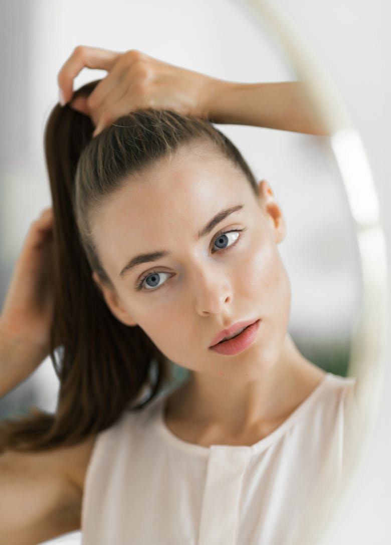 girl putting her hair up
