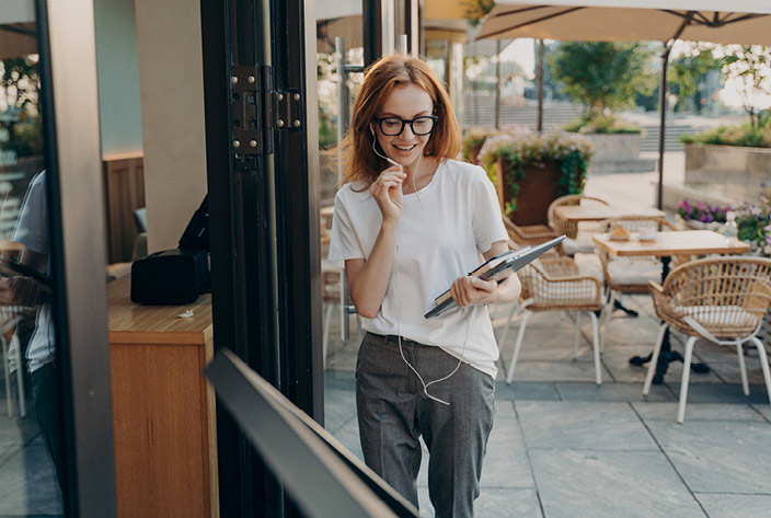 Woman talking on the phone 