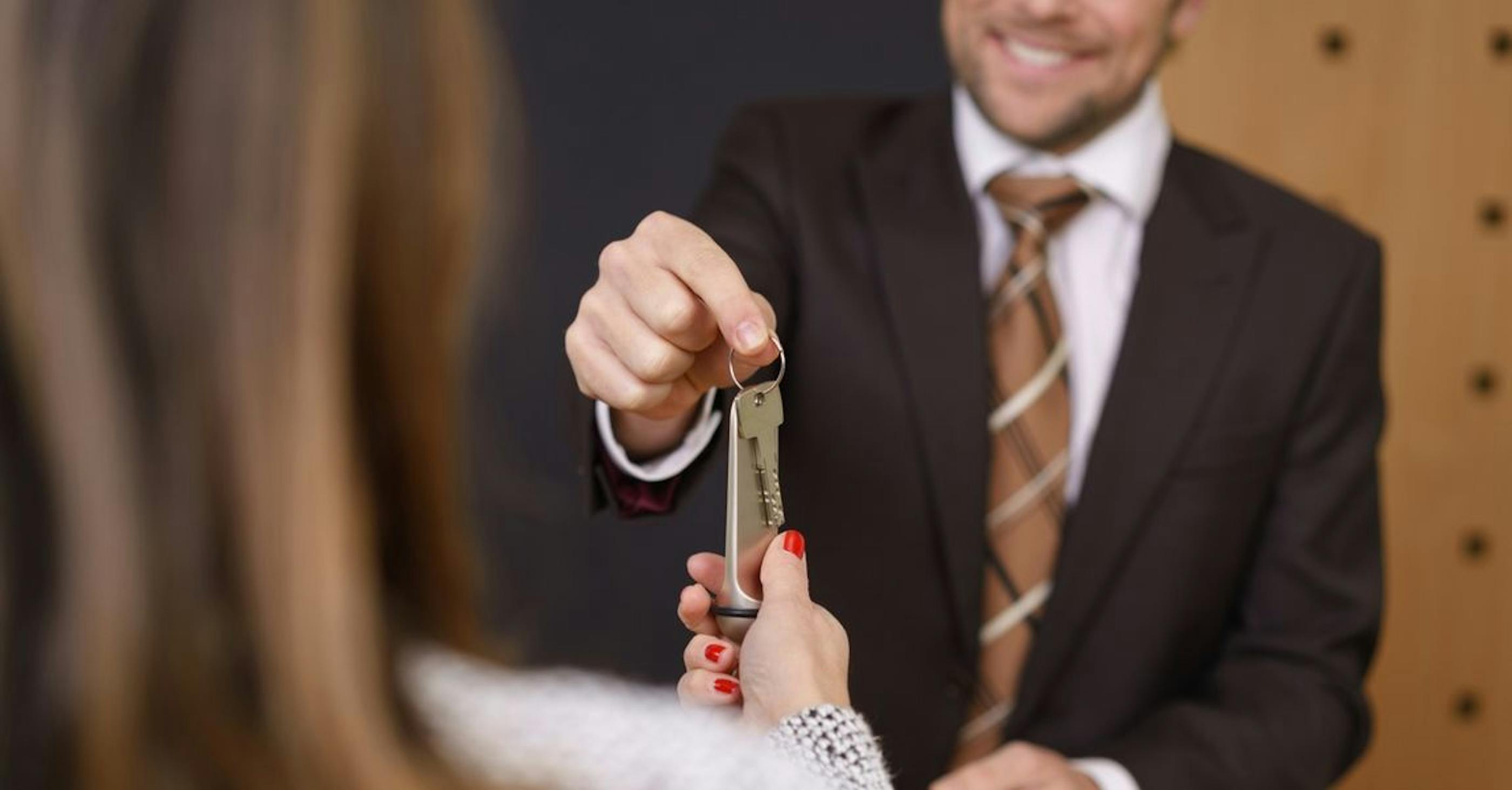 hotel manager handing customer room keys
