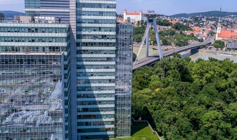 Aupark rok po transakcii: Investorom napriek pandémii zarobil 5,63%