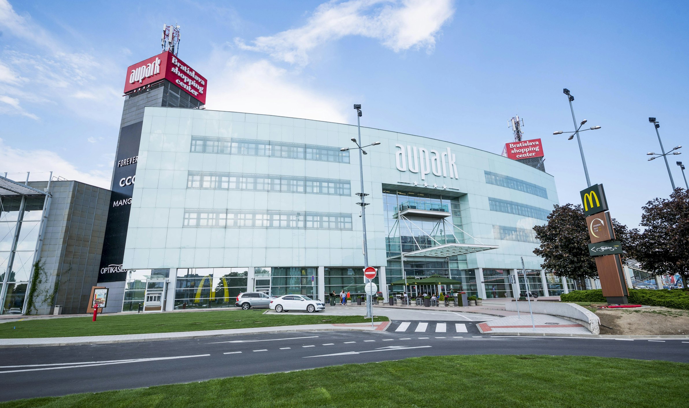 WOOD & Company navýšila podiel v Auparku. Darilo sa aj realitným fondom