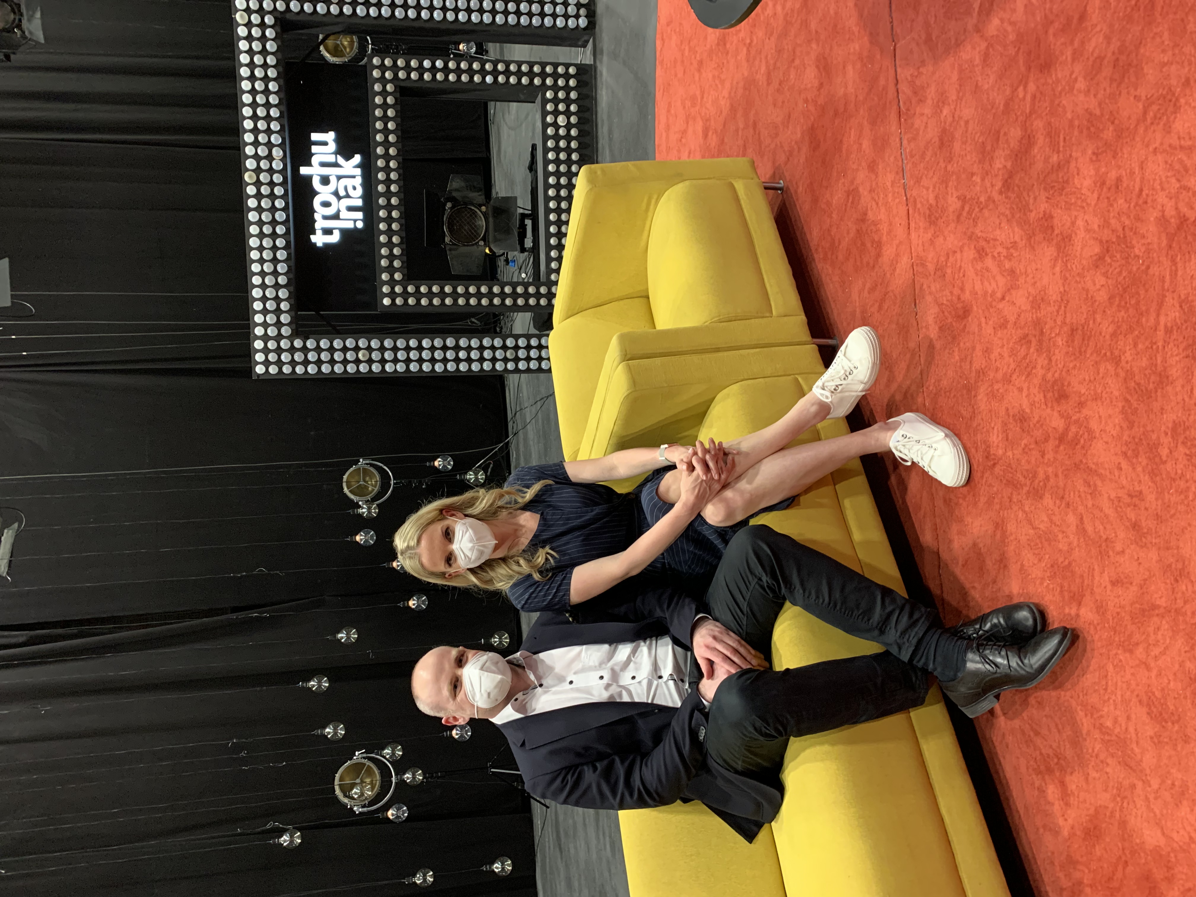 Investujeme do toho, čomu veríme. Talkshow Trochu inak má našu podporu už 5 rokov.
