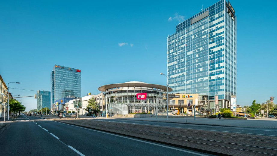WOOD & Company oznamuje akvizici obchodního centra VIVO! a administrativních budov myhive v Bratislavě