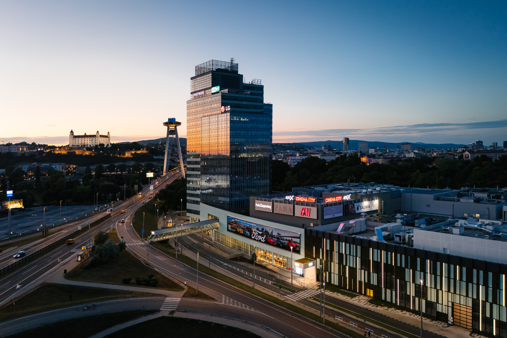 Shopping centers in Slovakia and the Czech Republic under the management of WOOD & Company.