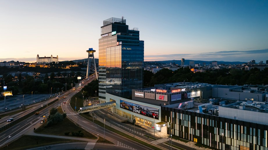 Shopping centers in Slovakia and the Czech Republic under the management of WOOD & Company.