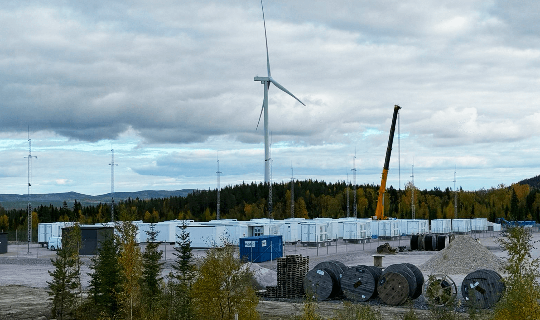 Rast obnoviteľných zdrojov energie zvyšuje potrebu batériových úložísk. Stávajú sa tak perspektívnou investičnou príležitosťou