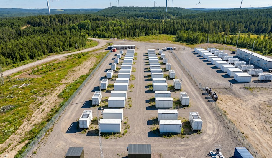 WOOD & Company a Delta Capacity uvedly do provozu největší bateriové úložiště ve Skandinávii. Projekt vznikl za pouhých 15 měsíců