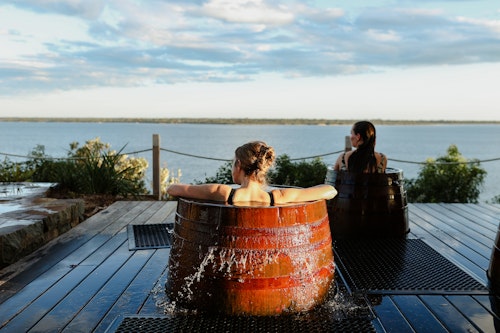 metung hot springs bathing barrels