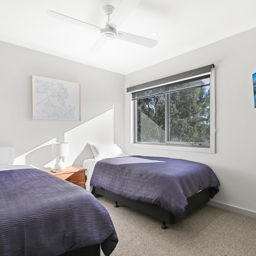 twin bedroom plateau avenue metung hot springs holiday homes