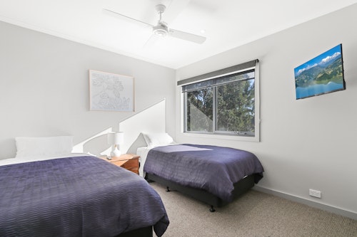 twin bedroom plateau avenue metung hot springs holiday homes