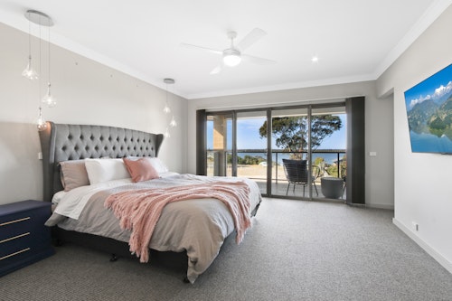 master bedroom plateau avenue metung hot springs holiday homes