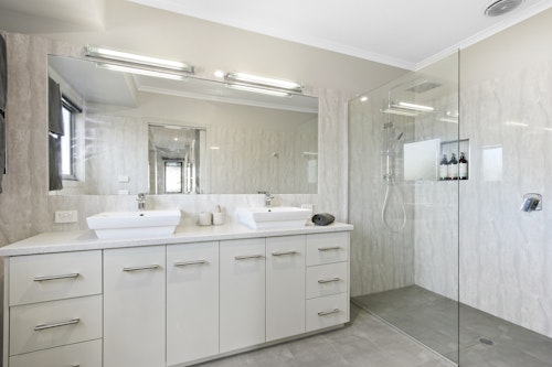 ensuite bathroom plateau avenue metung hot springs holiday homes