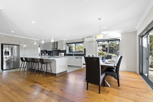 dining area and kitchen plateau avenue metung hot springs holiday homes