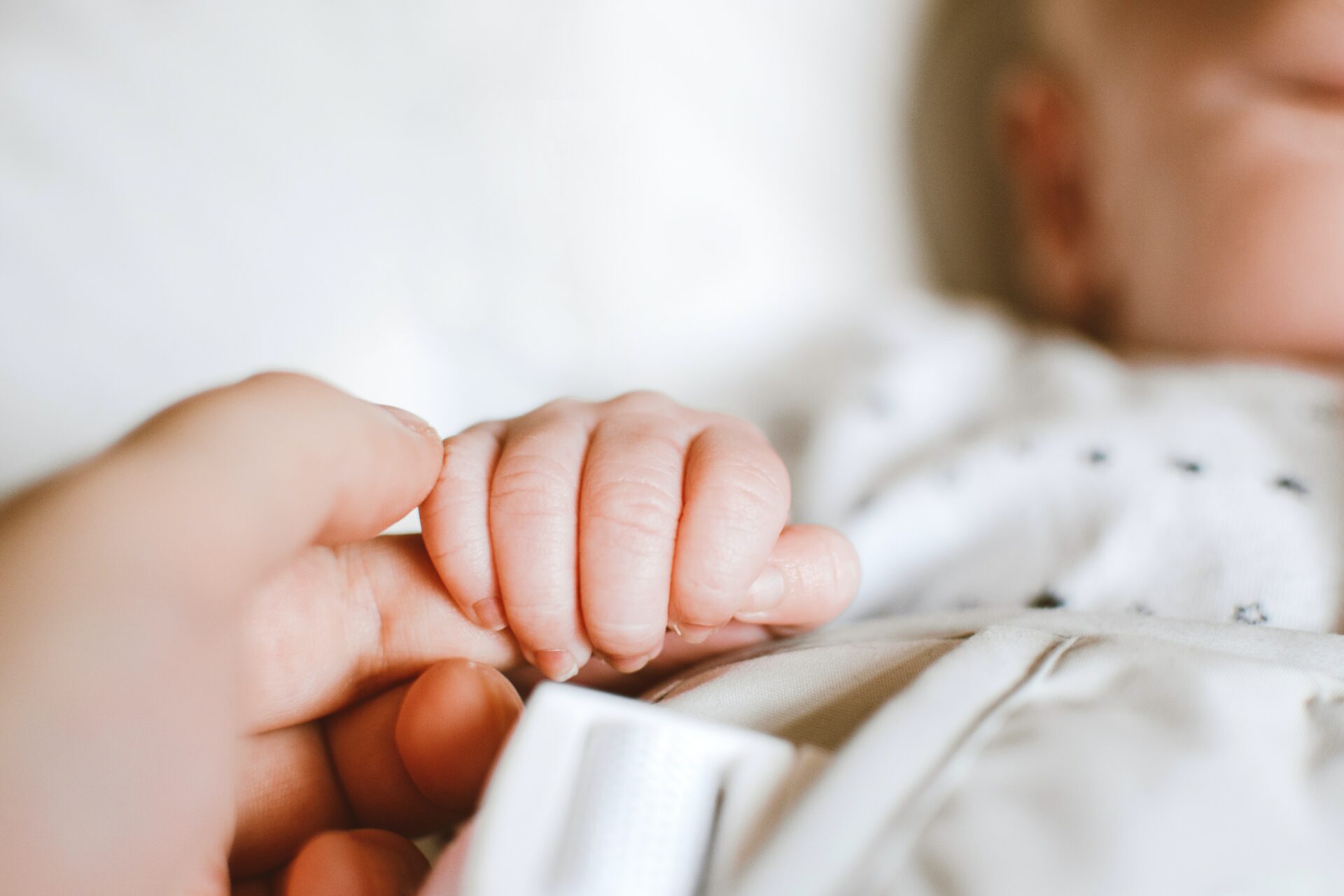 En France, trois jours d'absence sont accordés au père pour le congé de naissance. A quelles conditions pouvez-vous bénéficier de ce congé ?