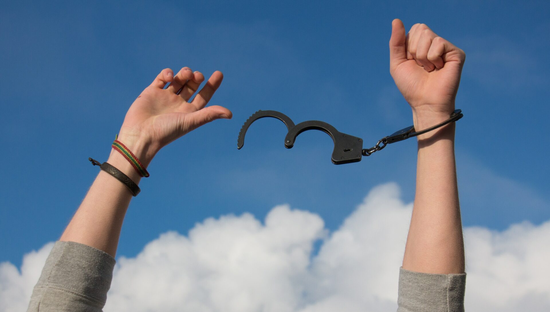 Lors d'un jugement, un condamné peut voir sa peine de prison assortie d'un sursis. Mais comment le sursis fonctionne-t-il ?