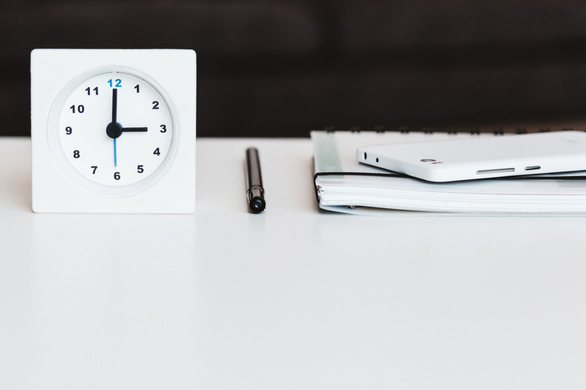 En France, la durée maximale de travail est de 35 heures par semaine. Tous les salariés travaillant à temps plein sont soumis à cette limite.