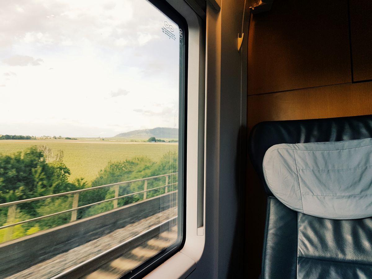 L'image représente le siège d'une personne qui a reçu une amende lors d'un trajet en train.