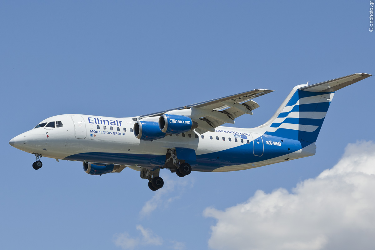 Cette image représente un avion Ellinair qui a été retardé et dont les passagers se demandent s'il peuvent obtenir une indemnisation.