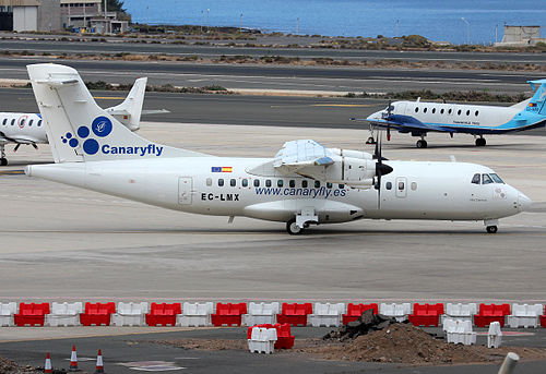 L'image représente un avion Canaryfly,