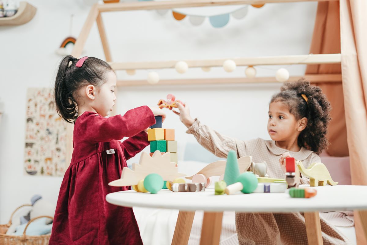 L'image représente des enfants dont l'assistante maternelle souhaite connaître le montant de son indemnité compensatrice de congés payés.