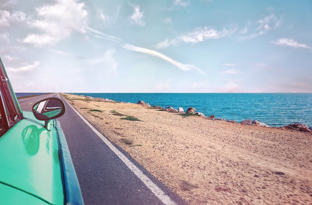 L'image représente un voyage en France.