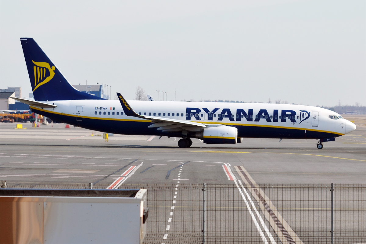 l'image représente un avion de Ryanair qui a fait l'objet d'un surbooking donnant lieu à une indemnisation