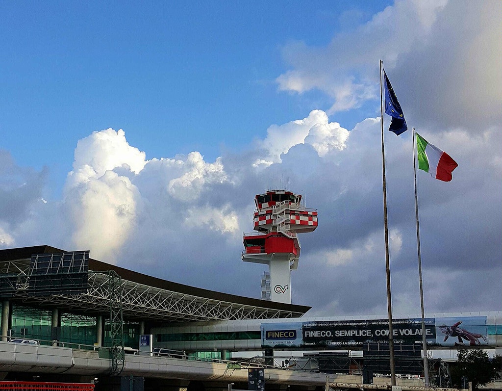 Cette image représente l'aéroport de Rome-Fiumicino Leonardo da Vinci (Italie), qui est le 10e plus grand aéroport en Europe. 