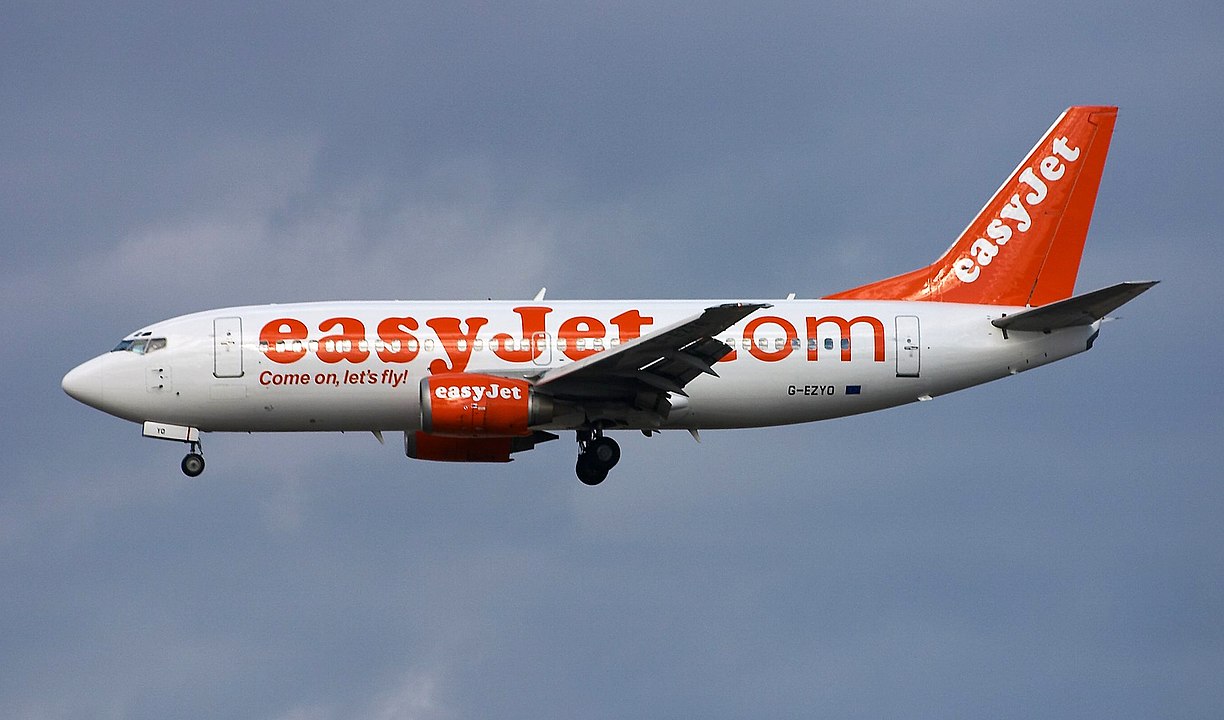 Cette image représente un avion Easyjet qui a été annulé et dont les passagers souhaitent demander une indemnisation.