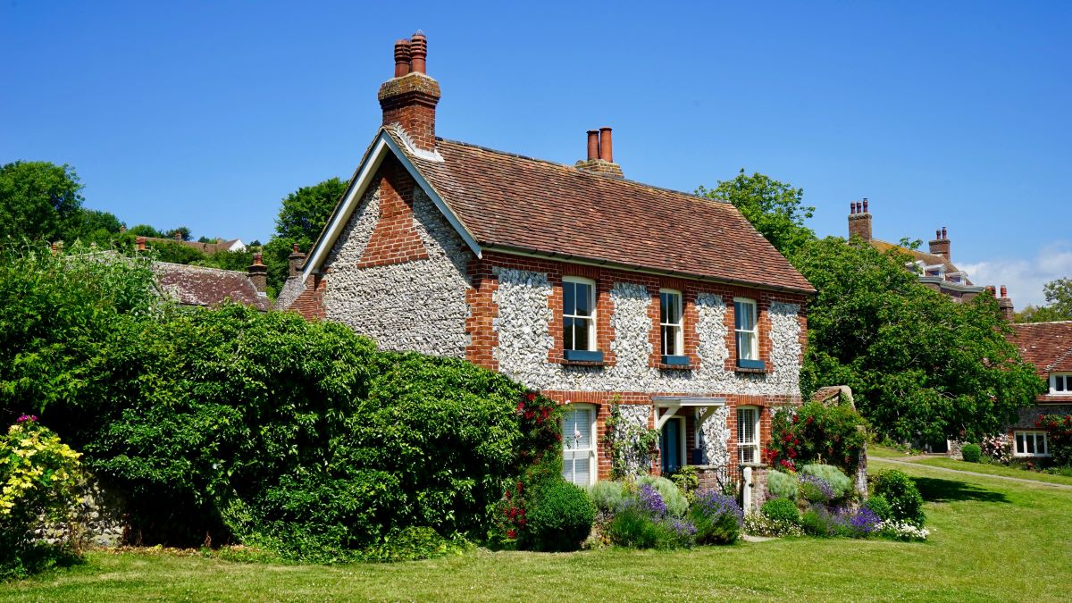 L'image représente une maison qui cache des vices.