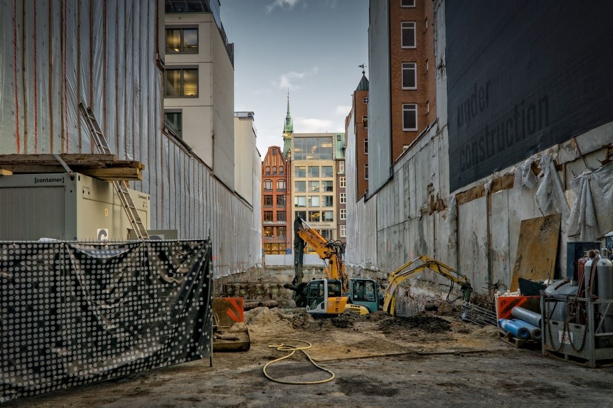 L'image représente une construction qui présente des malfaçons.