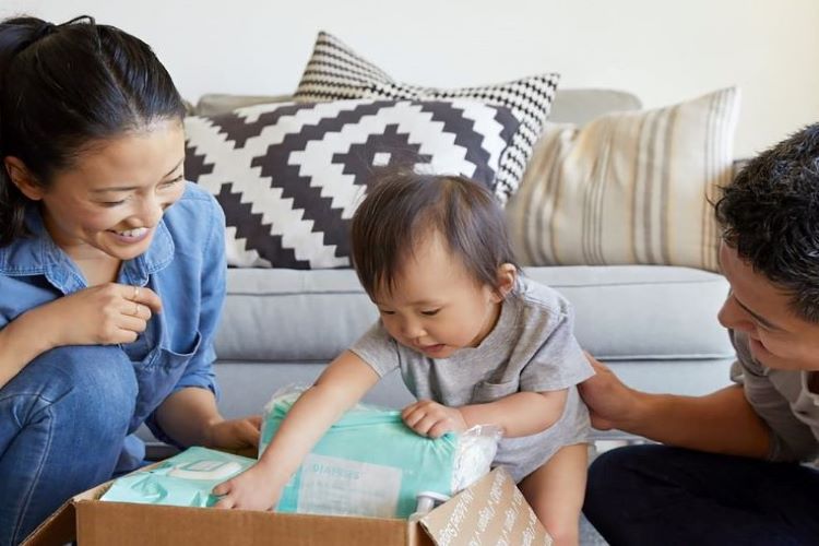 Même en cas de séparation, chacun des parents doit contribuer à l’entretien et à l’éducation des enfants. Cette obligation s’applique en fonction des ressources et des besoins de l’enfant. Elle ne s’arrête pas nécessairement au jour de la majorité de l’enfant.