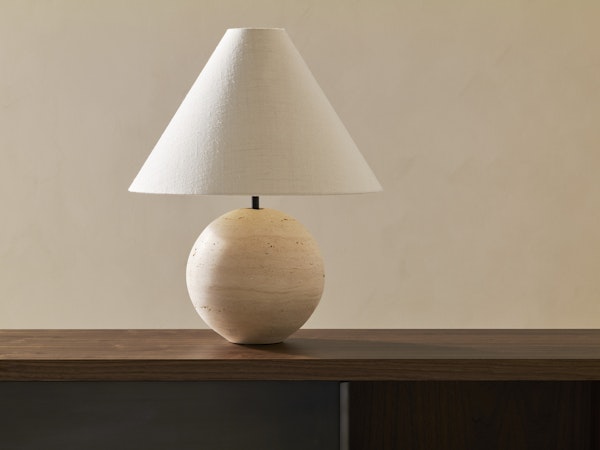 https://www.datocms-assets.com/73087/1668686416-arrow-table-lamp_1.jpg