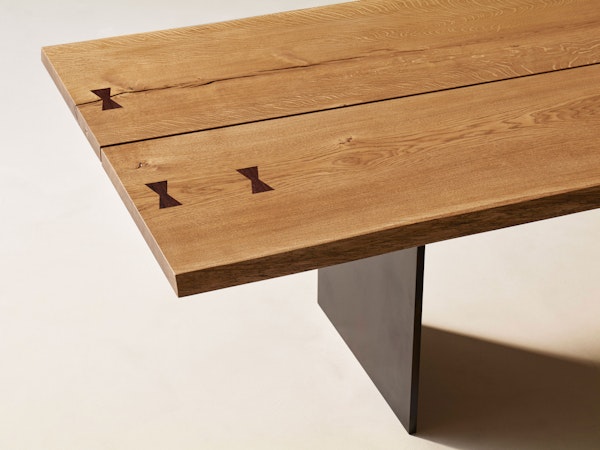 https://www.datocms-assets.com/73087/1669895369-rail-dining-table-oak-premium_2.jpg