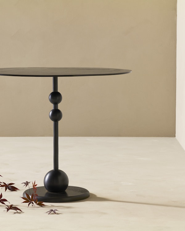 https://www.datocms-assets.com/73087/1672312433-eight-cafe-table_1-kopia.jpg