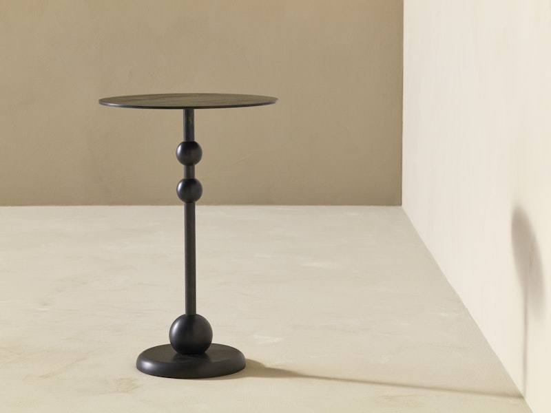 https://www.datocms-assets.com/73087/1672312438-eight-side-table-s_1-kopia.jpg