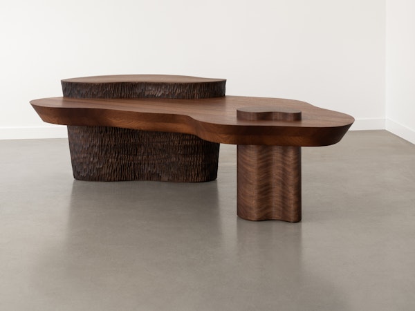 https://www.datocms-assets.com/73087/1673950325-oyster-table-mahogany-premium_2.jpg