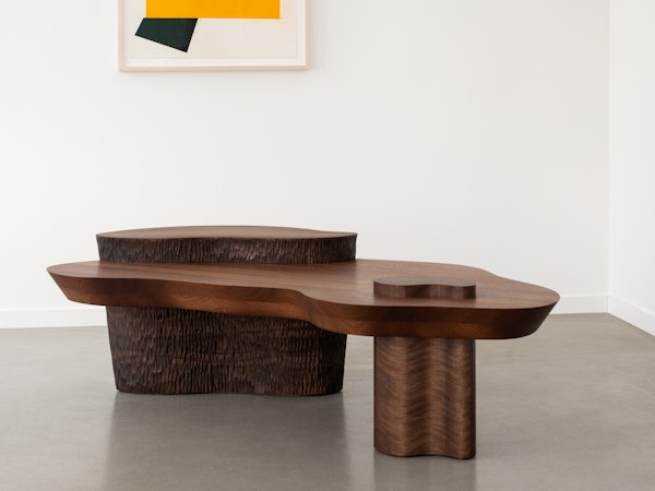 https://www.datocms-assets.com/73087/1673950325-oyster-table-mahogany-premium_2.jpg