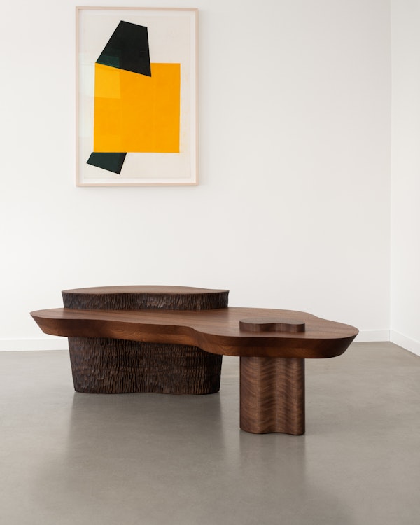 https://www.datocms-assets.com/73087/1673950325-oyster-table-mahogany-premium_2.jpg