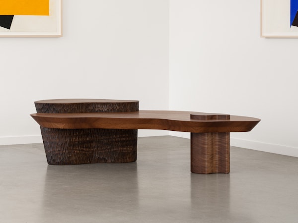 https://www.datocms-assets.com/73087/1673950424-oyster-table-mahogany-premium_1.jpg