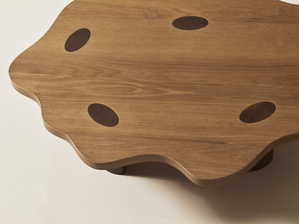 https://www.datocms-assets.com/73087/1673963550-cloud-table-oak-classic_2.jpg