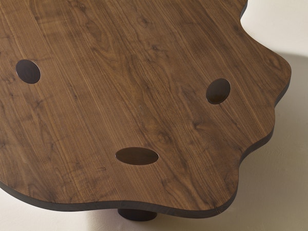 https://www.datocms-assets.com/73087/1673963578-cloud-table-walnut-classic_2.jpg